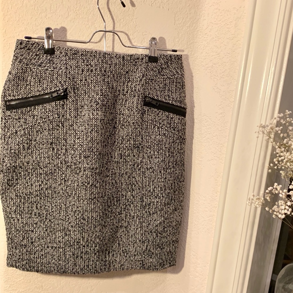 NWOT Forever 21 pencil skirt black white woven